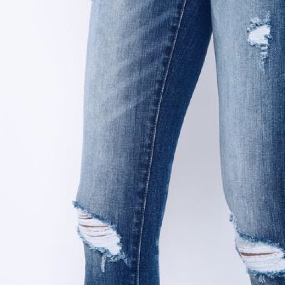 1 LEFT‼️ Dark Wash Destructive Skinnies - Picture 5 of 7